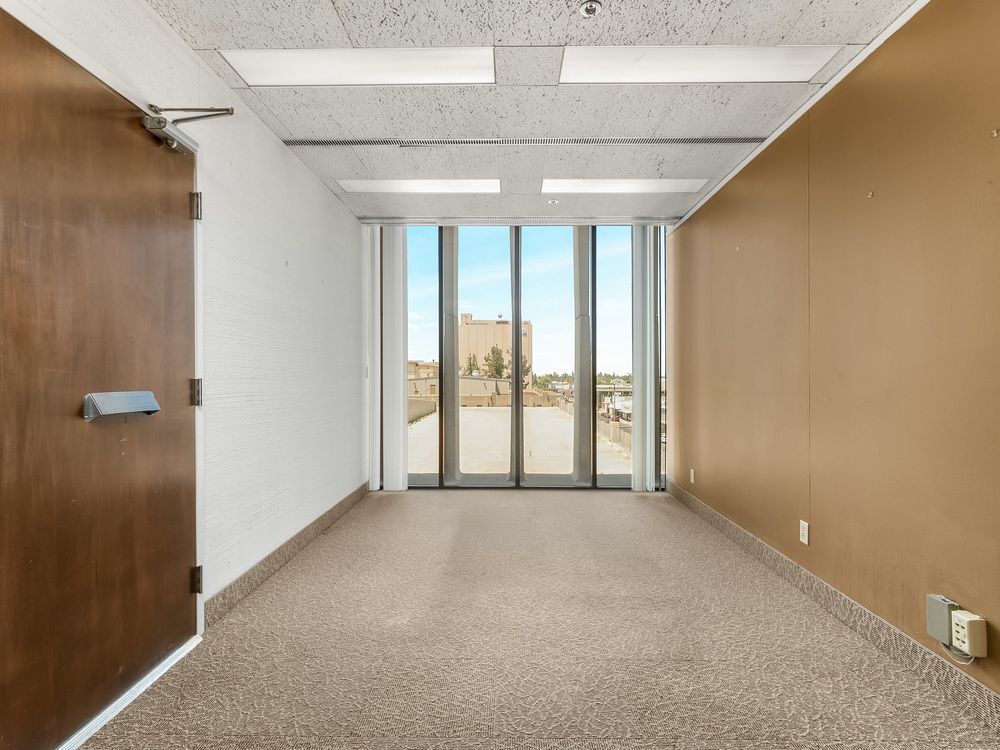 Office Space Available in Excellent Condition & Move-In Ready : 1221 Van Ness Ave, Fresno, CA 93721